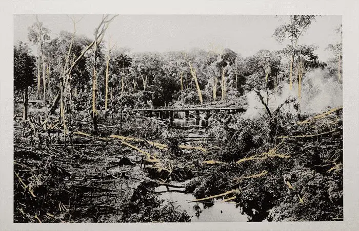 Dimitri Fagbohoun In the Heart of Darkness, 2022 Encre pigmentaire ultrachrome Pro Hahnemuehle Photo Rag Ultra Smooth 305gr Hauteur: 97,5 cm; largeur: 114,5 cm Height: 97,5 cm;; width: 114,5 cm