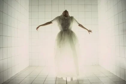 Amal Kenawy, Frozen Memory, 2002, video installation, ed. 1/5, Courtesy Fundação Sindika Dokolo, © Amal Kenawy