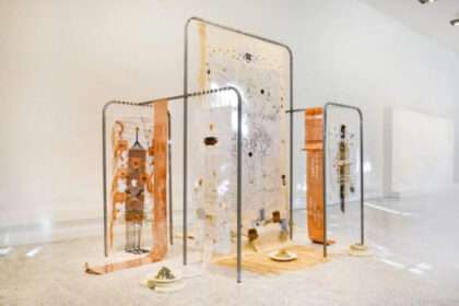 Marie-Claire Messouma Manlanbien, Ofititi, 2022 Courtesy de l’artiste et galerie Cécile Fakhoury, Paris — © Mairie de Paris, Joseph Guillier, ADAGP, Paris 2023