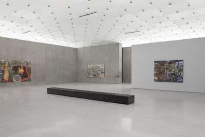 Michael Armitage, Ausstellungsansicht 3. Obergeschoss Kunsthaus Bregenz, 2023. Foto: Markus Tretter. Courtesy of the artist, The Museum of Contemporary Art, Los Angeles, Private Collection und White Cube, © Michael Armitage, Kunsthaus Bregenz