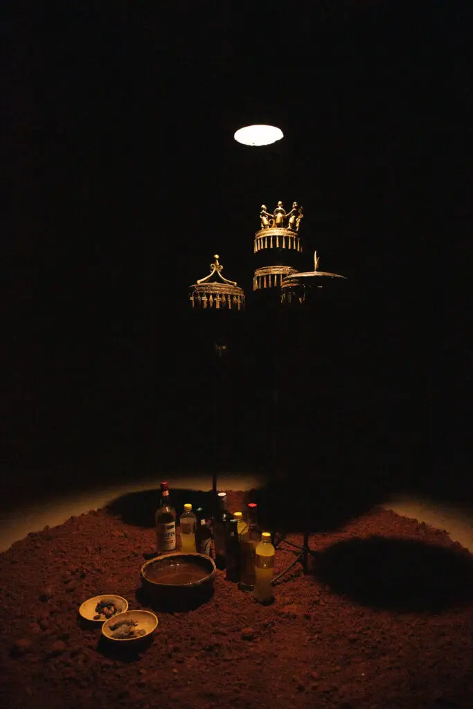 « Xógbé » une ode au Fâ par l’artiste contemporaine Sènami Donoumassou